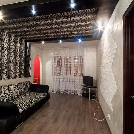 Prospekt Svobody 40 Apartment Uzhhorod Bagian luar foto