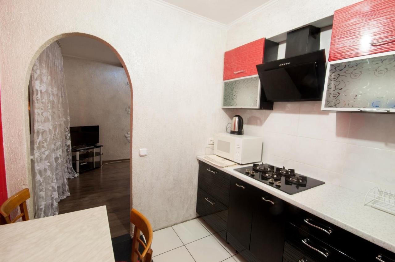 Prospekt Svobody 40 Apartment Uzhhorod Bagian luar foto