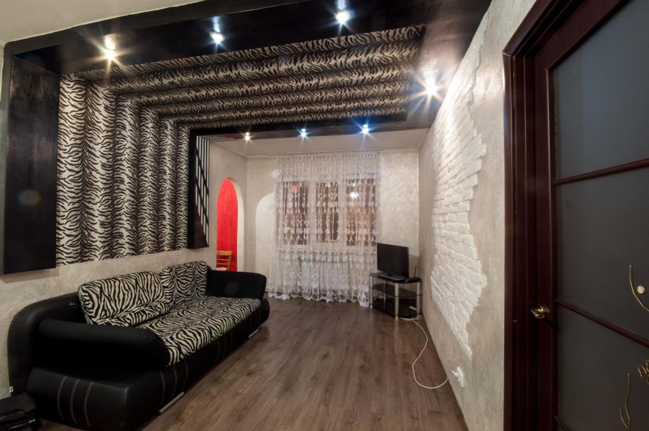 Prospekt Svobody 40 Apartment Uzhhorod Bagian luar foto